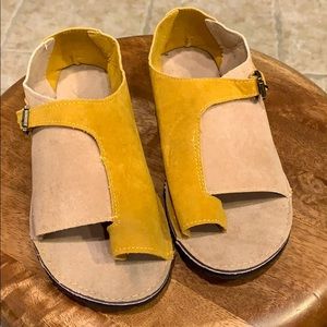 NEW Strtife Suede Open Toe Flat Sandals